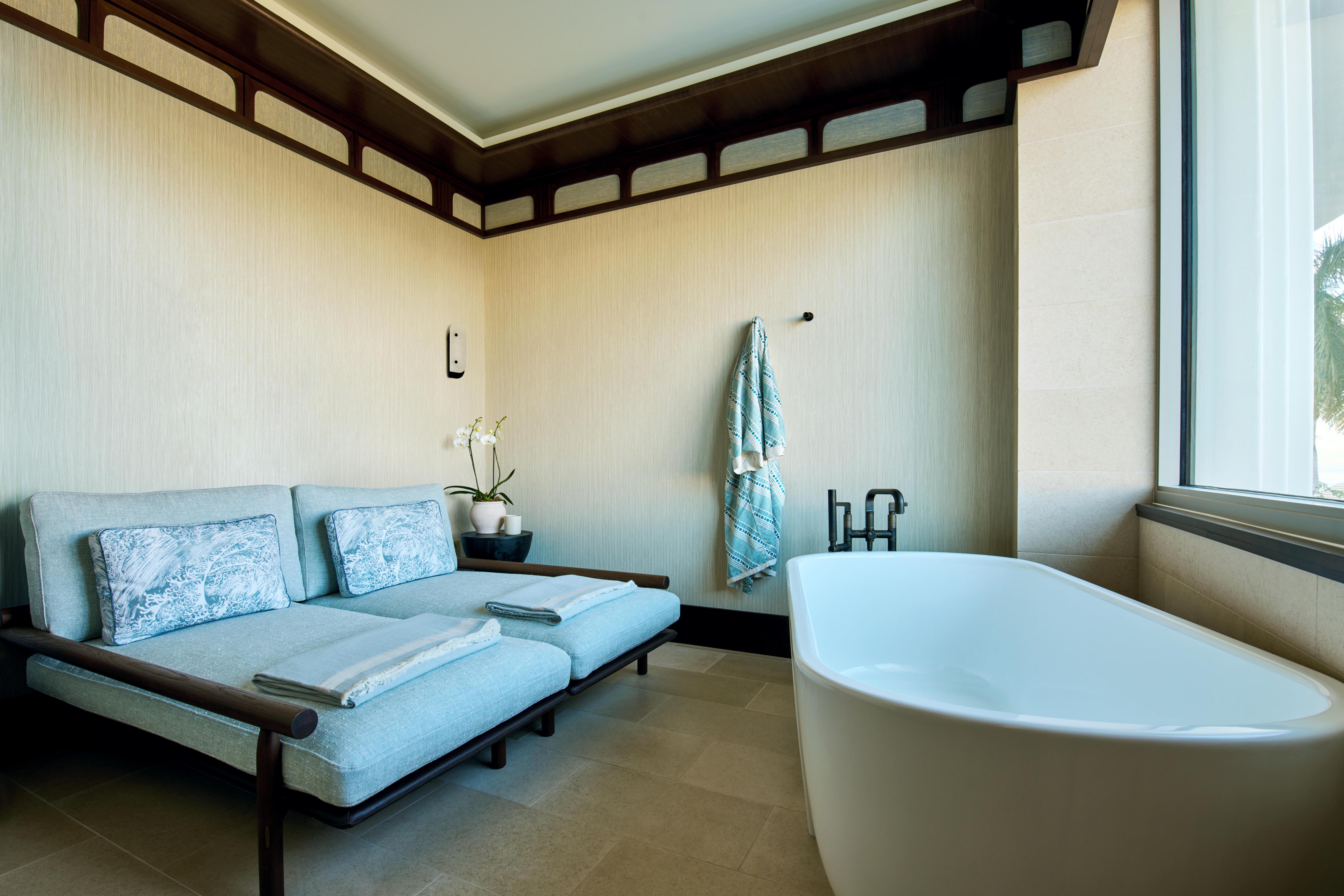 Couples Treatment Room with bath