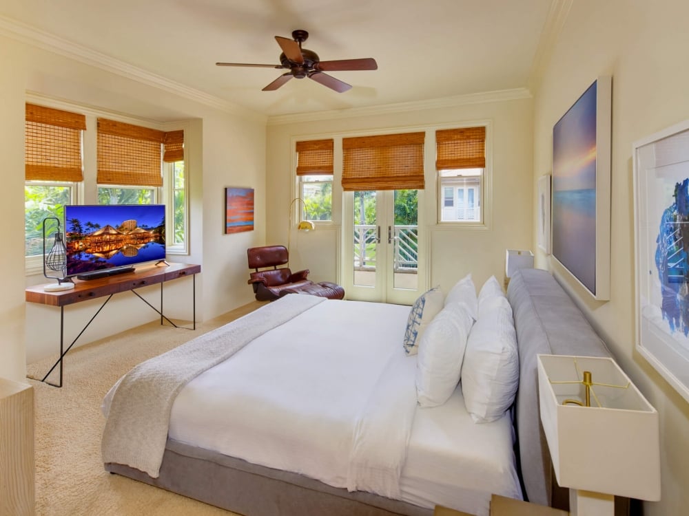 king bed and seating area in Ho'olei Villas with patio doors give view of outside