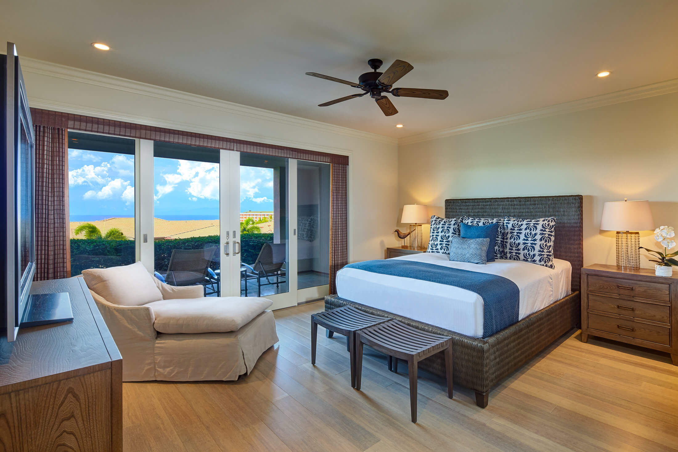 king bed and seating area in Ho'olei Villas with patio doors give view of outside