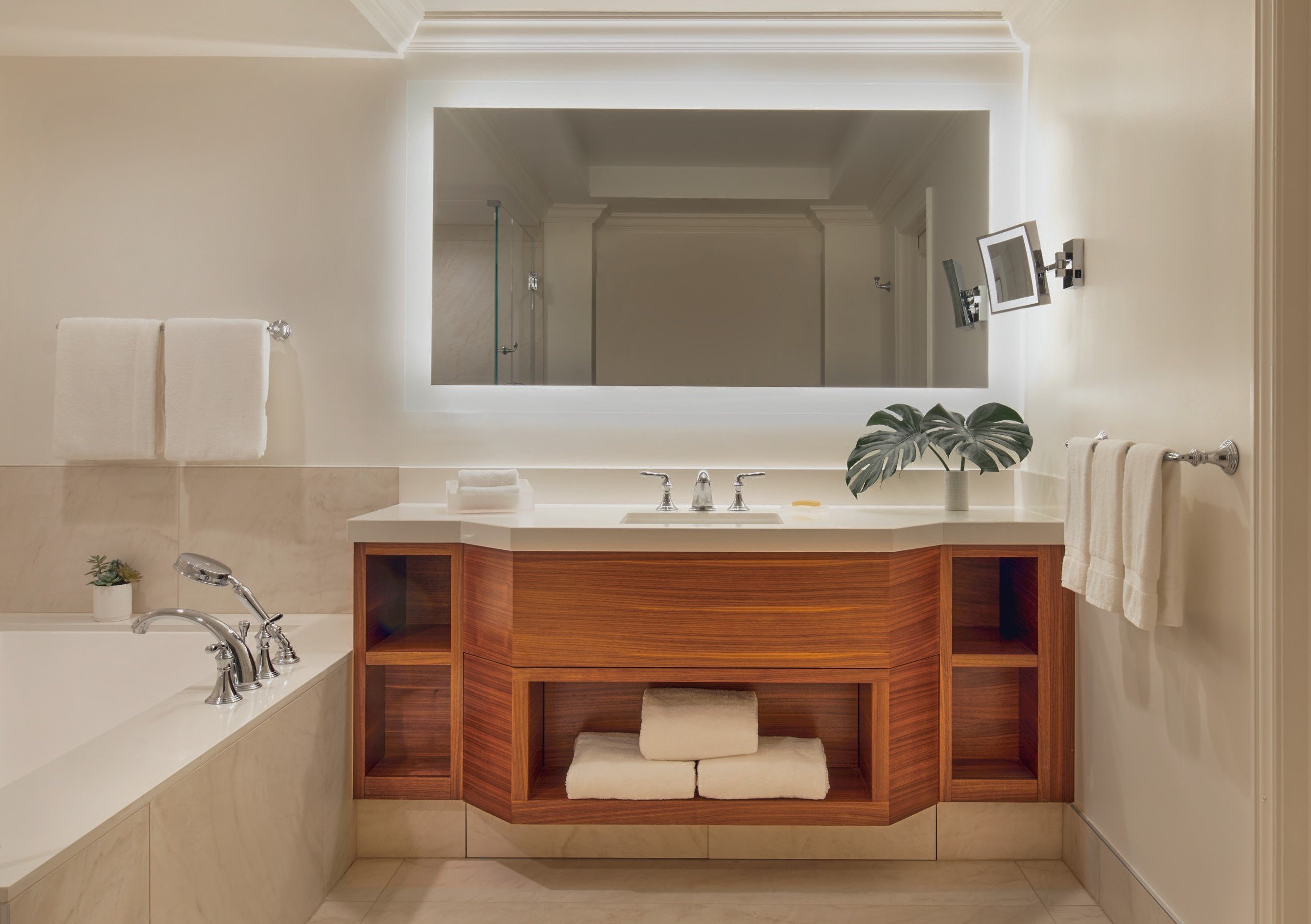 Ali‘i Suite Bathroom, ADA.jpg