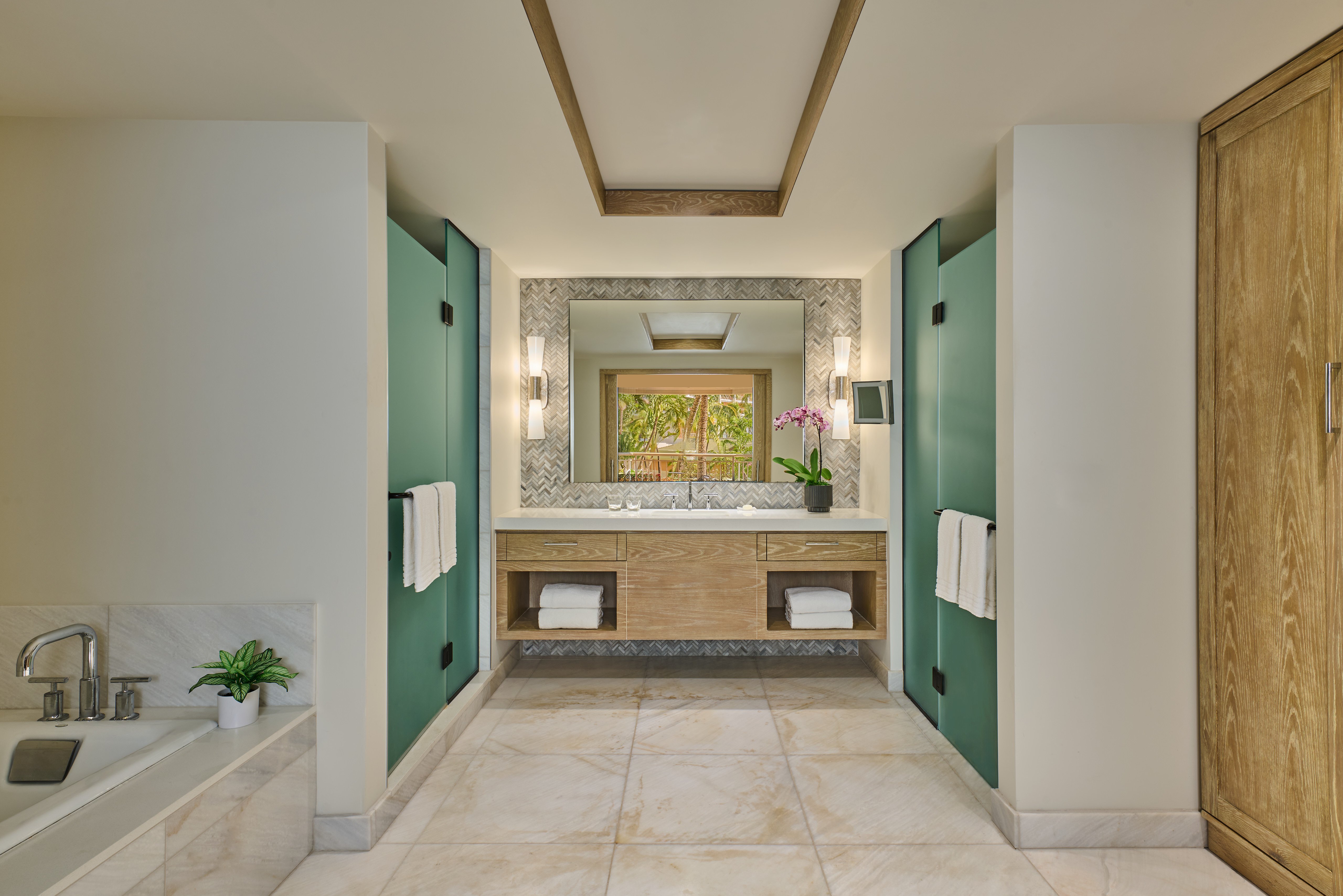 Kanahele Suite Bathroom.jpg