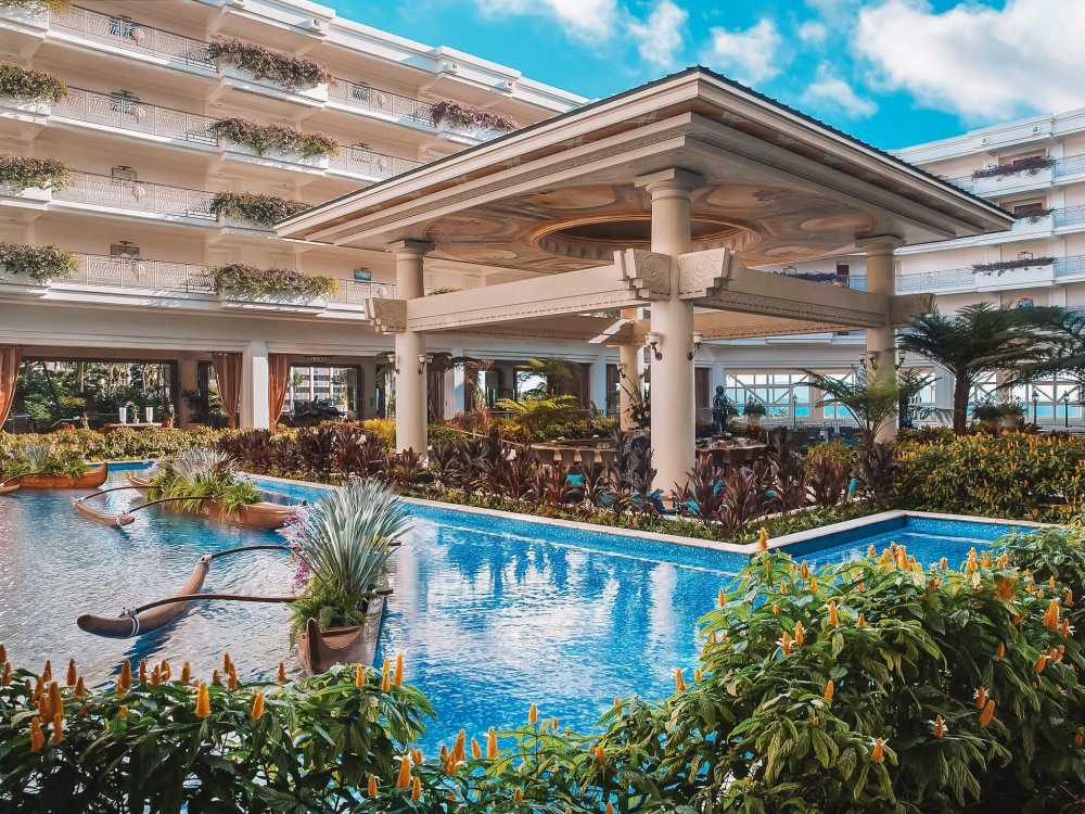 the Boreto Bar at Grand Wailea resort is visible over the pool 