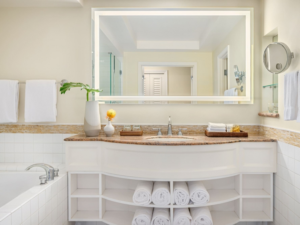 tub and sink in the Ocean View King