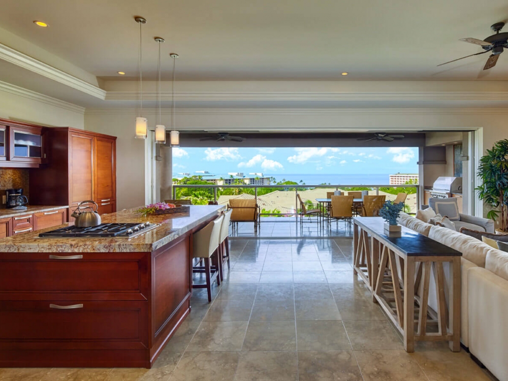 Stay - Hol'lei Villas - Kitchen and Lanai