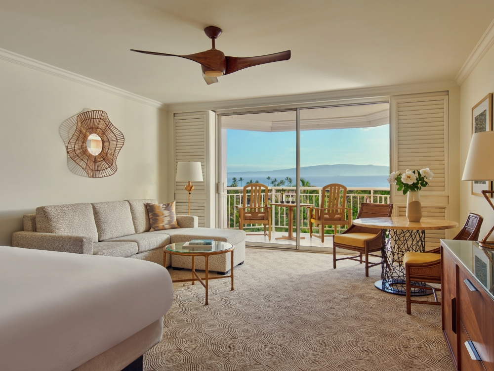 Napua King Deluxe Ocean View.jpg