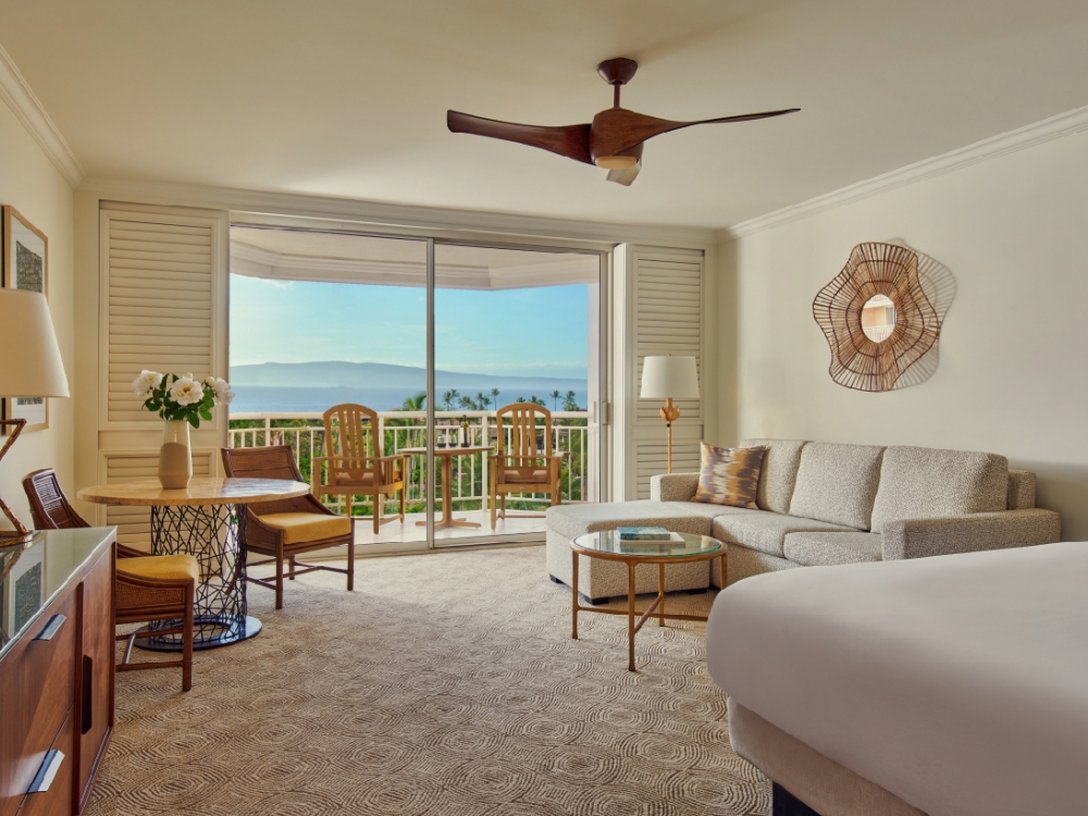 Napua King Deluxe Ocean View.jpg