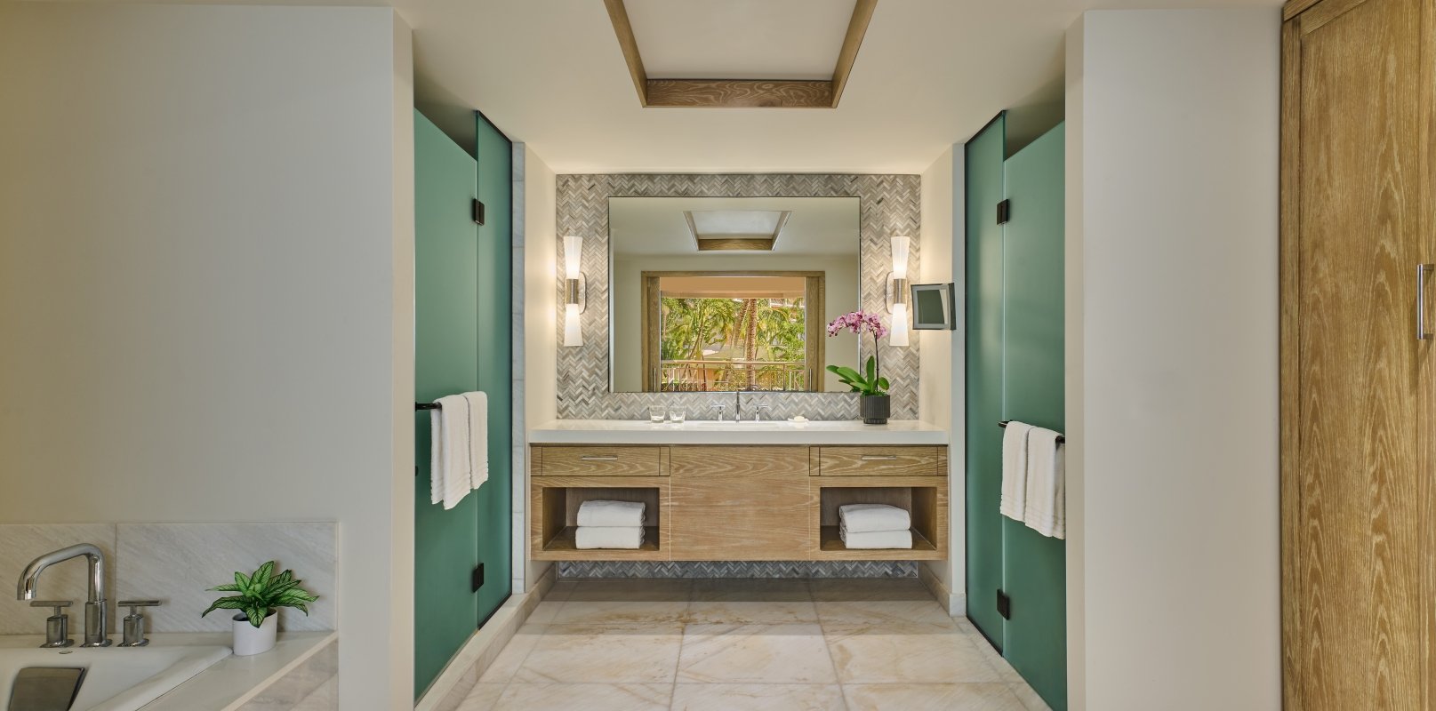 Kanahele Suite Bathroom.jpg