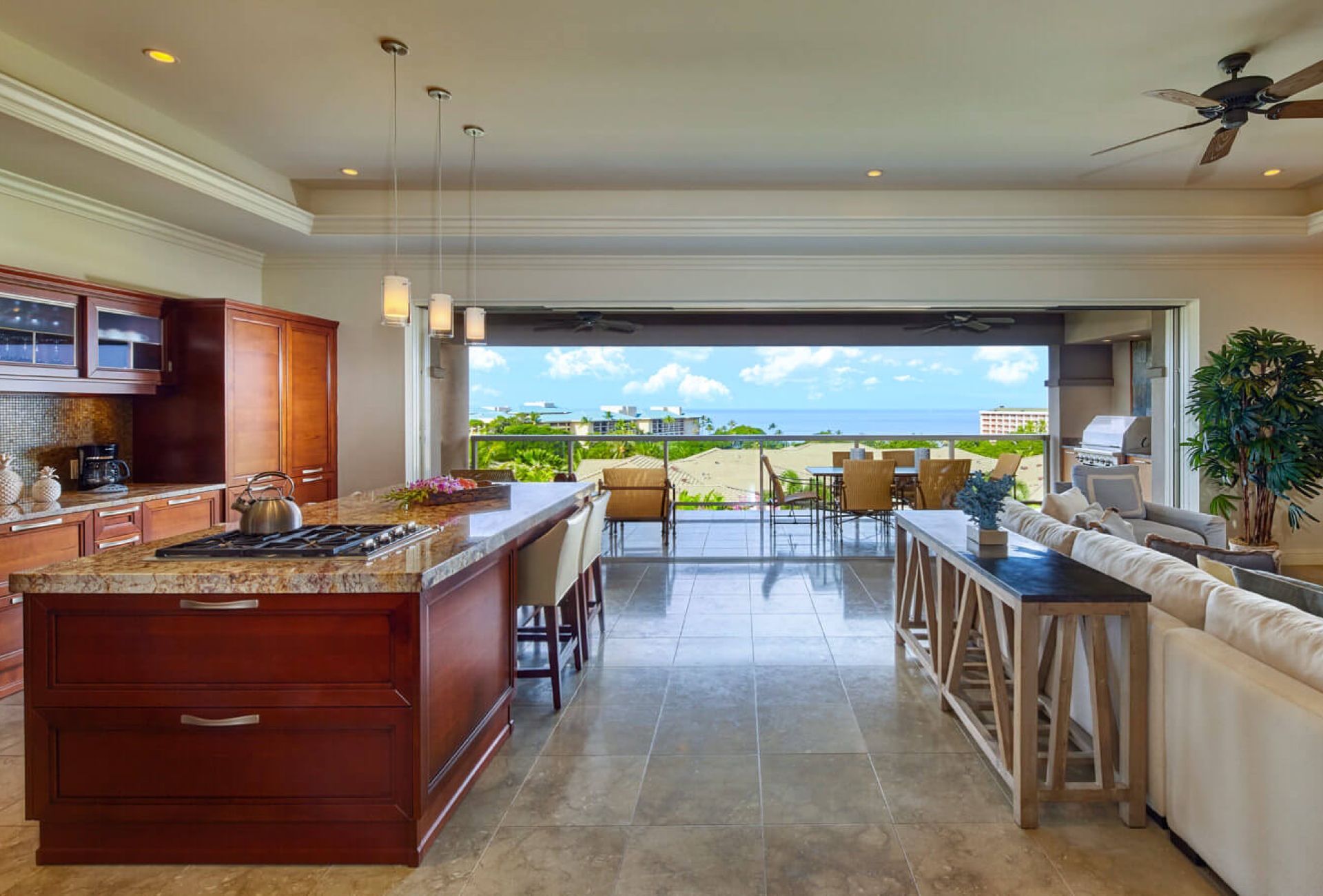 Stay - Hol'lei Villas - Kitchen and Lanai