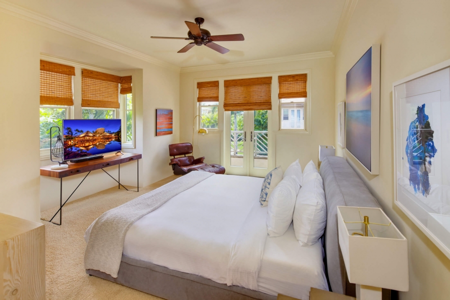 king bed and seating area in Ho'olei Villas with patio doors give view of outside